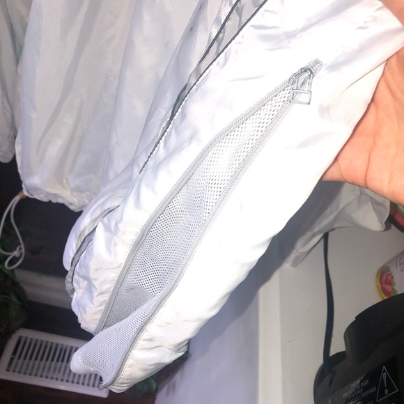 Vintage 90’s Nike Windbreaker🤍🖤 - Picture 4 of 5